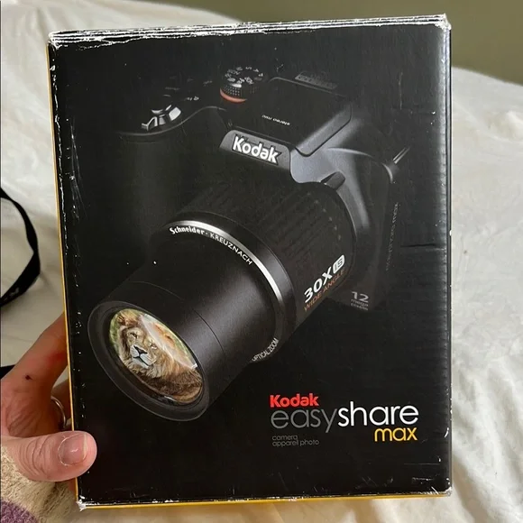 Kodak EasyShare Max Black Digital Camera - Picture 2 of 10